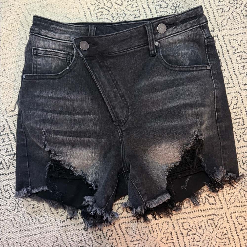 Risen Jean Shorts with Frayed Hem